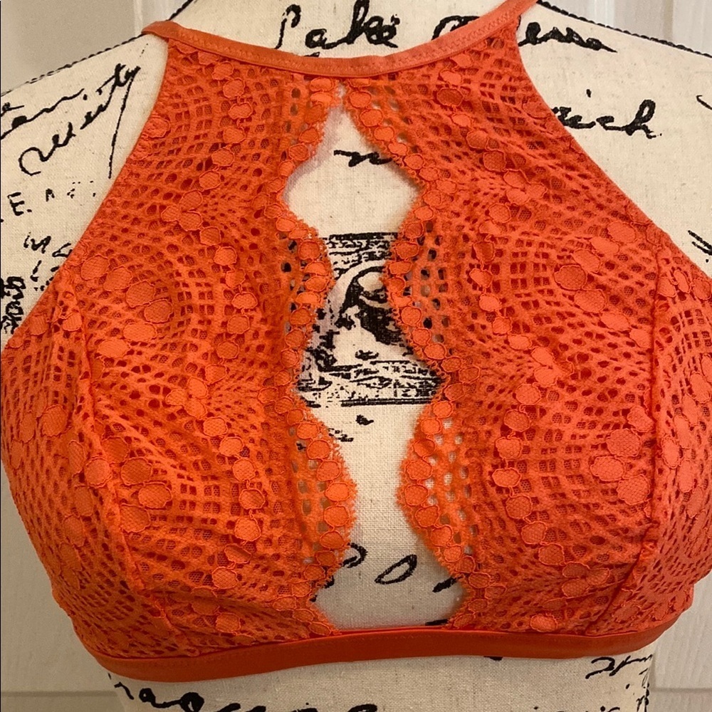 Victoria's Secret High Neck Crochet Scalloped Lace Keyhole Bralette Medium - Picture 3 of 15